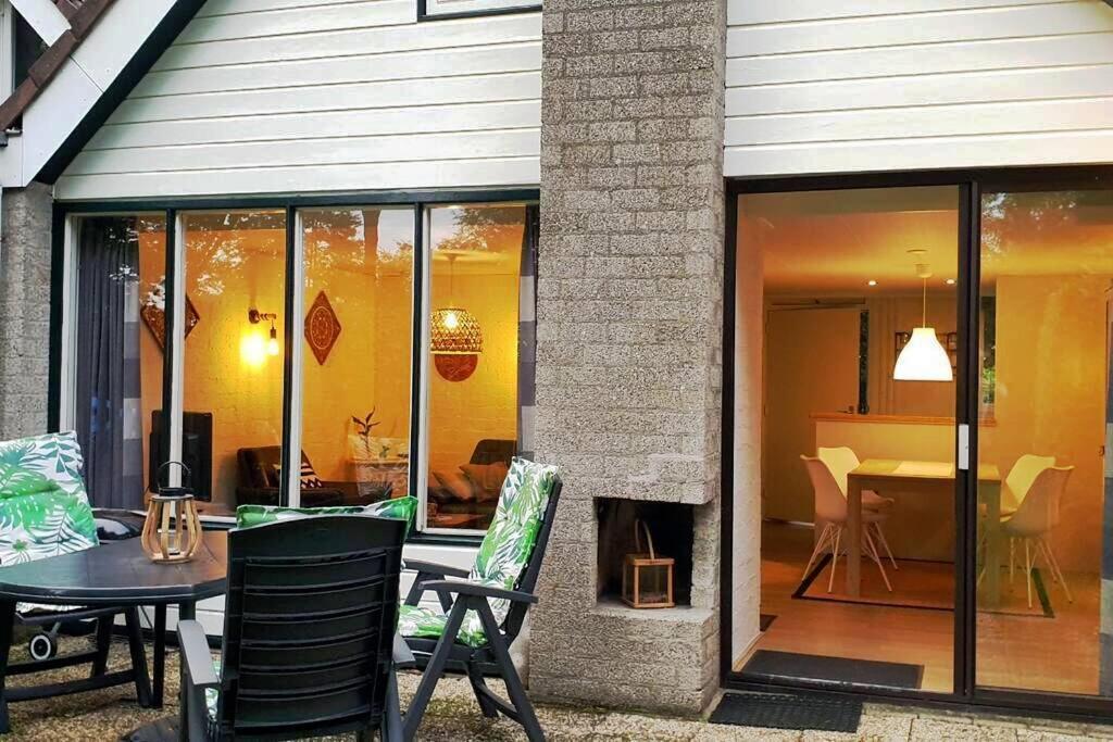 Ervaar Vredige Rust In Deze Charmante Knusse Bungalow Posterholt Exterior photo